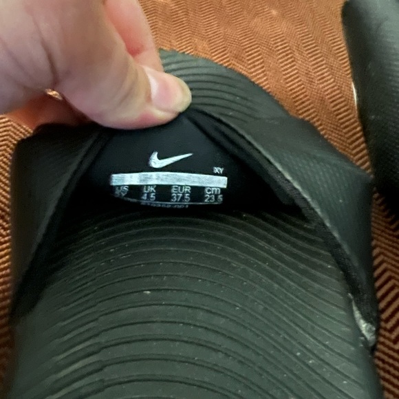 Nike Slides 5Y - Picture 3 of 3